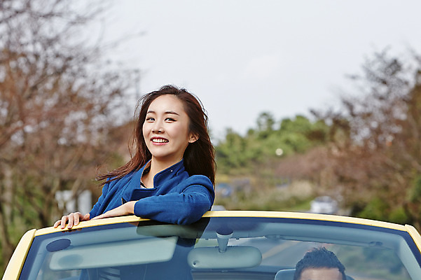 포토 JPG 주간 여자 여유 여행 자동차 한국 한명 서기 미소 사람 동양인 상반신 20대 성인 야외 제주도 한국인 즐거움 오픈카 상쾌 여자만 여자한명만 성인여자만 청년만 청년여자만 성인한명만 청년여자한명만 성인여자한명만 성인만 국내포토 자연요소 1 감정 아시아 육상교통 모션 승용차 표정 인종 청년 파일형식