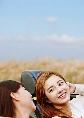 포토 JPG 주간 구름 여자 여유 여행 자동차 하늘 한국 미소 사람 앉기 동양인 상반신 20대 성인 야외 두명 친구 제주도 마주보기 한국인 오픈카 상쾌 억새 여자만 성인여자만 청년만 청년여자만 성인만 국내포토 자연요소 식물 감정 아시아 육상교통 관계 모션 승용차 표정 인종 청년 파일형식