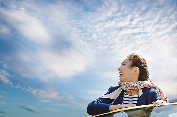 포토 JPG 주간 구름 응시 여자 여유 여행 자동차 하늘 한국 한명 서기 미소 사람 동양인 상반신 20대 성인 야외 앞모습 제주도 한국인 오픈카 상쾌 안식처 여자만 여자한명만 성인여자만 청년만 청년여자만 성인한명만 청년여자한명만 성인여자한명만 성인만 국내포토 자연요소 1 시선 감정 아시아 육상교통 뷰포인트 모션 승용차 휴식 표정 인종 청년 파일형식