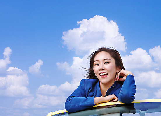 포토 JPG 주간 구름 여자 여유 여행 자동차 하늘 한국 한명 서기 미소 사람 동양인 상반신 20대 성인 야외 앞모습 제주도 한국인 오픈카 상쾌 여자만 여자한명만 성인여자만 청년만 청년여자만 성인한명만 청년여자한명만 성인여자한명만 성인만 국내포토 자연요소 1 감정 아시아 육상교통 뷰포인트 모션 승용차 표정 인종 청년 파일형식