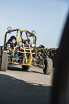 포토 JPG 주간 여자 남자 여유 여행 하늘 레저 한국 미소 사람 동양인 상반신 20대 성인 야외 두명 앞모습 제주도 한국인 승차 즐거움 고카트 청년만 성인만 국내포토 자연요소 감정 아시아 뷰포인트 모션 표정 인종 청년 파일형식