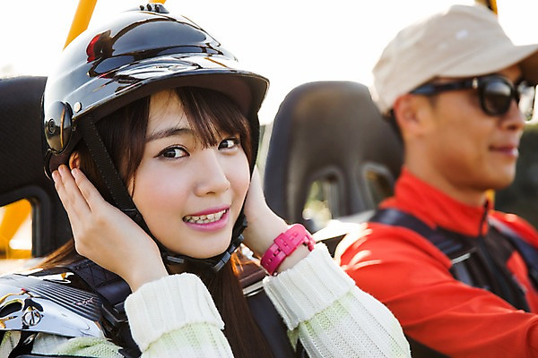 포토 JPG 주간 여자 남자 여유 여행 레저 한국 미소 사람 앉기 동양인 상반신 20대 성인 야외 두명 제주도 한국인 승차 헬멧 즐거움 고카트 청년만 성인만 국내포토 자연요소 감정 아시아 모션 표정 인종 청년 보호장비 파일형식