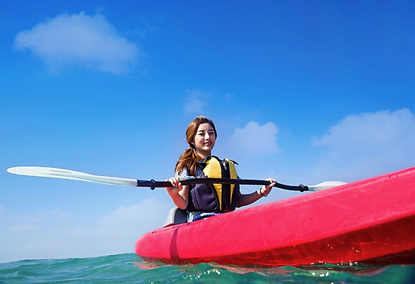 포토 JPG 주간 구름 여자 여유 여행 하늘 레저 한국 한명 사람 앉기 동양인 상반신 20대 성인 야외 앞모습 제주도 한국인 수상스포츠 보트 승차 즐거움 노 카약 여자만 여자한명만 성인여자만 청년만 청년여자만 성인한명만 청년여자한명만 성인여자한명만 성인만 국내포토 자연요소 1 감정 아시아 스포츠 뷰포인트 배_교통 모션 인종 청년 선박 파일형식