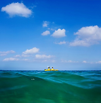 포토 JPG 주간 구름 여자 여유 여행 하늘 레저 한국 사람 동양인 상반신 20대 성인 야외 두명 친구 제주도 한국인 수상스포츠 보트 즐거움 노 카약 여자만 성인여자만 청년만 청년여자만 성인만 국내포토 자연요소 감정 아시아 스포츠 배_교통 관계 인종 청년 선박 파일형식