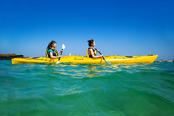 포토 JPG 주간 여자 여유 여행 하늘 레저 한국 사람 동양인 상반신 20대 성인 야외 두명 옆모습 친구 제주도 한국인 수상스포츠 보트 승차 즐거움 노 카약 여자만 성인여자만 청년만 청년여자만 성인만 국내포토 자연요소 감정 아시아 스포츠 뷰포인트 배_교통 관계 모션 인종 청년 선박 파일형식
