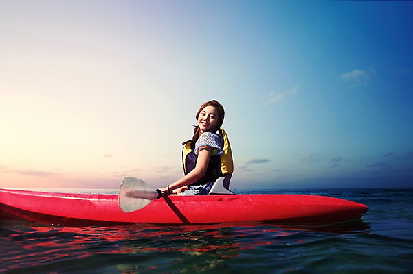 포토 JPG 주간 여자 여유 여행 하늘 레저 한국 한명 사람 앉기 동양인 상반신 20대 성인 야외 옆모습 제주도 한국인 수상스포츠 보트 승차 즐거움 노 카약 여자만 여자한명만 성인여자만 청년만 청년여자만 성인한명만 청년여자한명만 성인여자한명만 성인만 국내포토 자연요소 1 감정 아시아 스포츠 뷰포인트 배_교통 모션 인종 청년 선박 파일형식