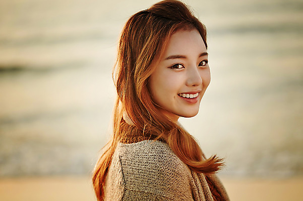 포토 JPG 주간 여자 여유 여행 휴식 한국 한명 서기 미소 사람 동양인 상반신 20대 성인 해변 야외 제주도 한국인 여자만 여자한명만 성인여자만 청년만 청년여자만 성인한명만 청년여자한명만 성인여자한명만 성인만 국내포토 자연요소 1 감정 아시아 바다 컨셉 모션 표정 인종 청년 파일형식