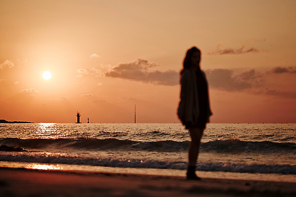 포토 JPG 주간 전신 구름 여자 실루엣 여유 여행 하늘 휴식 한국 한명 서기 사람 동양인 20대 성인 해변 야외 햇빛 제주도 노을 한국인 여자만 여자한명만 성인여자만 청년만 청년여자만 성인한명만 청년여자한명만 성인여자한명만 성인만 국내포토 자연요소 1 감정 아시아 바다 컨셉 모션 촬영기법 인종 청년 태양 파일형식