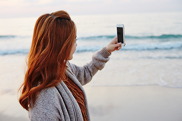 포토 JPG 주간 여자 여유 여행 휴식 한국 한명 서기 들기 사람 동양인 상반신 20대 성인 해변 야외 옆모습 스마트폰 제주도 한국인 셀프카메라 여자만 여자한명만 성인여자만 청년만 청년여자만 성인한명만 청년여자한명만 성인여자한명만 성인만 국내포토 자연요소 1 감정 아시아 바다 뷰포인트 컨셉 모션 인종 청년 핸드폰 스마트기기 사진촬영 파일형식