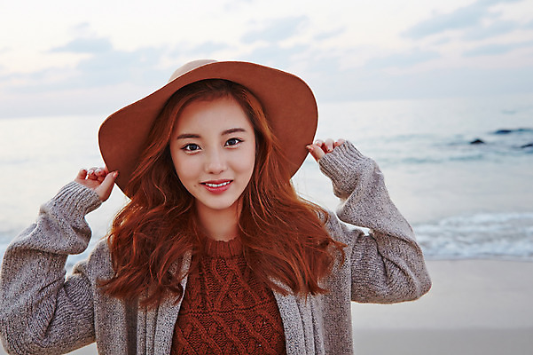 포토 JPG 주간 모자 여자 여유 여행 하늘 휴식 한국 한명 서기 미소 사람 동양인 상반신 20대 성인 해변 야외 앞모습 제주도 한국인 여자만 여자한명만 성인여자만 청년만 청년여자만 성인한명만 청년여자한명만 성인여자한명만 성인만 국내포토 자연요소 1 잡화 감정 아시아 바다 뷰포인트 컨셉 모션 표정 인종 청년 파일형식