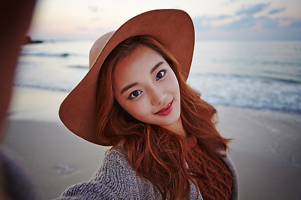 포토 JPG 주간 모자 여자 여유 여행 휴식 한국 한명 서기 미소 사람 동양인 상반신 20대 성인 해변 야외 앞모습 제주도 한국인 여자만 여자한명만 성인여자만 청년만 청년여자만 성인한명만 청년여자한명만 성인여자한명만 성인만 국내포토 자연요소 1 잡화 감정 아시아 바다 뷰포인트 컨셉 모션 표정 인종 청년 파일형식