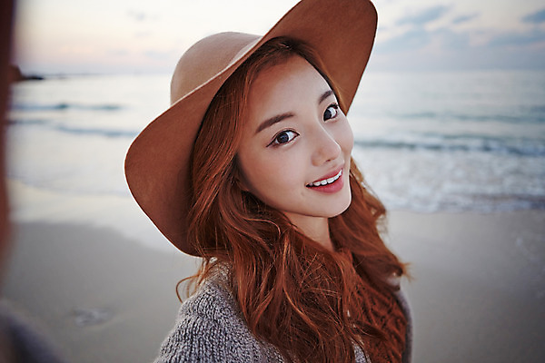 포토 JPG 주간 모자 여자 여유 여행 휴식 한국 한명 서기 미소 사람 동양인 상반신 20대 성인 해변 야외 제주도 한국인 여자만 여자한명만 성인여자만 청년만 청년여자만 성인한명만 청년여자한명만 성인여자한명만 성인만 국내포토 자연요소 1 잡화 감정 아시아 바다 컨셉 모션 표정 인종 청년 파일형식