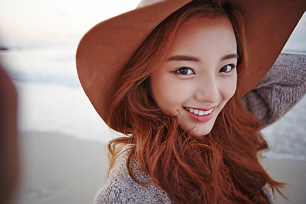포토 JPG 주간 모자 여자 여유 여행 휴식 한국 한명 서기 미소 사람 동양인 상반신 20대 성인 해변 야외 앞모습 제주도 한국인 여자만 여자한명만 성인여자만 청년만 청년여자만 성인한명만 청년여자한명만 성인여자한명만 성인만 국내포토 자연요소 1 잡화 감정 아시아 바다 뷰포인트 컨셉 모션 표정 인종 청년 파일형식