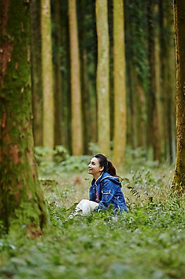 포토 JPG 주간 나무 여자 여유 여행 휴식 한국 한명 미소 사람 앉기 동양인 상반신 20대 성인 야외 옆모습 제주도 트래킹 한국인 숲 상쾌 여자만 여자한명만 성인여자만 청년만 청년여자만 성인한명만 청년여자한명만 성인여자한명만 성인만 국내포토 자연요소 식물 1 감정 아시아 뷰포인트 컨셉 모션 레저 표정 인종 청년 파일형식
