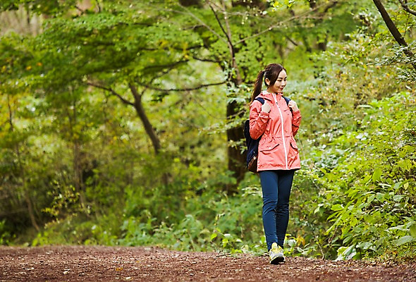 포토 JPG 주간 전신 나무 여자 여유 여행 휴식 한국 한명 미소 사람 동양인 20대 성인 야외 앞모습 제주도 걷기 트래킹 한국인 숲 상쾌 여자만 여자한명만 성인여자만 청년만 청년여자만 성인한명만 청년여자한명만 성인여자한명만 성인만 국내포토 자연요소 식물 1 감정 아시아 뷰포인트 컨셉 모션 레저 표정 인종 청년 파일형식