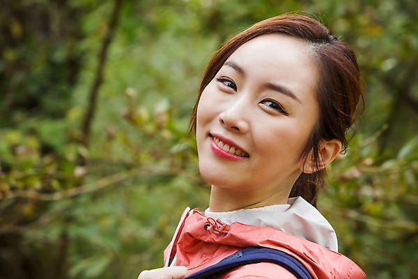 포토 JPG 주간 여자 여유 여행 휴식 한국 한명 미소 사람 동양인 상반신 20대 성인 야외 제주도 걷기 트래킹 한국인 숲 상쾌 여자만 여자한명만 성인여자만 청년만 청년여자만 성인한명만 청년여자한명만 성인여자한명만 성인만 국내포토 자연요소 1 감정 아시아 컨셉 모션 레저 표정 인종 청년 파일형식