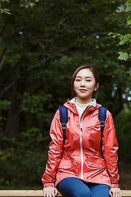 포토 JPG 주간 나무 여자 여유 여행 휴식 한국 한명 미소 사람 앉기 동양인 상반신 20대 성인 야외 앞모습 제주도 트래킹 한국인 숲 상쾌 여자만 여자한명만 성인여자만 청년만 청년여자만 성인한명만 청년여자한명만 성인여자한명만 성인만 국내포토 자연요소 식물 1 감정 아시아 뷰포인트 컨셉 모션 레저 표정 인종 청년 파일형식