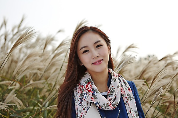 포토 JPG 주간 여자 여유 여행 하늘 휴식 한국 한명 서기 미소 사람 동양인 상반신 20대 성인 야외 앞모습 제주도 산책 한국인 억새 억새밭 여자만 여자한명만 성인여자만 청년만 청년여자만 성인한명만 청년여자한명만 성인여자한명만 성인만 국내포토 자연요소 식물 1 감정 아시아 뷰포인트 컨셉 모션 표정 인종 청년 파일형식