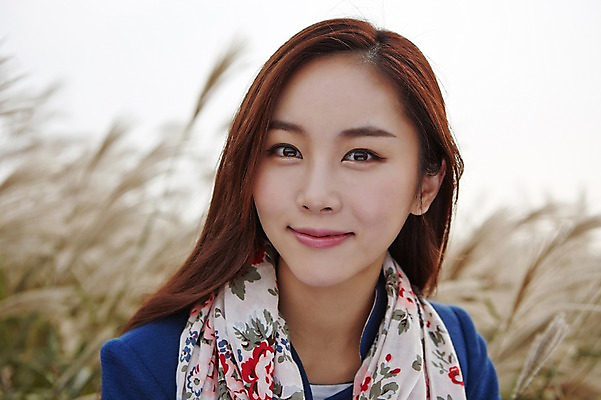 포토 JPG 주간 여자 여유 여행 하늘 휴식 한국 한명 서기 미소 사람 동양인 상반신 20대 성인 야외 앞모습 제주도 산책 한국인 억새 억새밭 여자만 여자한명만 성인여자만 청년만 청년여자만 성인한명만 청년여자한명만 성인여자한명만 성인만 국내포토 자연요소 식물 1 감정 아시아 뷰포인트 컨셉 모션 표정 인종 청년 파일형식