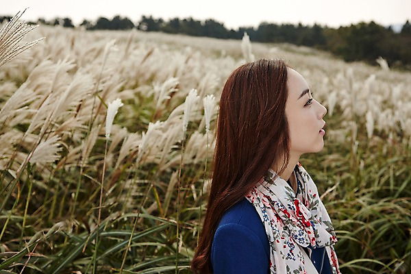 포토 JPG 주간 응시 여자 여유 여행 휴식 한국 한명 서기 사람 동양인 상반신 20대 성인 야외 옆모습 제주도 산책 한국인 억새 억새밭 여자만 여자한명만 성인여자만 청년만 청년여자만 성인한명만 청년여자한명만 성인여자한명만 성인만 국내포토 자연요소 식물 1 시선 감정 아시아 뷰포인트 컨셉 모션 인종 청년 파일형식