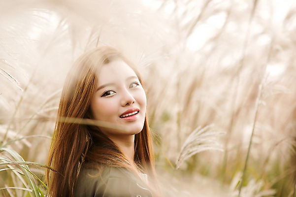 포토 JPG 주간 여자 여유 여행 휴식 한국 한명 서기 미소 사람 동양인 상반신 20대 성인 야외 제주도 산책 한국인 억새 억새밭 여자만 여자한명만 성인여자만 청년만 청년여자만 성인한명만 청년여자한명만 성인여자한명만 성인만 국내포토 자연요소 식물 1 감정 아시아 컨셉 모션 표정 인종 청년 파일형식