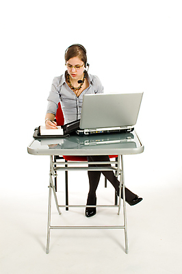 포토 JPG 해외이미지 직업 여자 행복 백그라운드 비즈니스 통신 한명 사람 스마트폰 핸드폰 사무실 판매 헤드폰 흰색 업무 비즈니스우먼 자신감 센터 중개인 전화기 고객 마이크 서비스 컨설턴트 텔레마케팅 안내원 부름 비서 히스패닉 고립 운영자 지원 헬프 대리인 해외202004 해외포토 1 감정 컬러 음향기기 모션 전자제품 스마트기기 작업 도움 직장인 전문직 서비스업 상담 파일형식 이미지허브