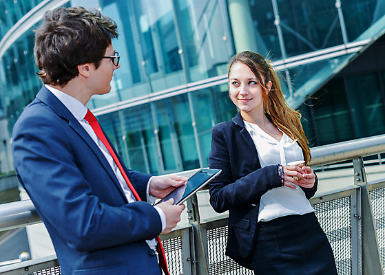 포토 JPG 해외이미지 백인 직업 라이프스타일 웰빙 여유 회사 비즈니스 휴식 노동자 대화 사람 야외 두명 사무실 평화 침묵 흰색 업무 작업 비즈니스맨 비즈니스우먼 달콤 유혹 동료 만족 조용 해외202004 해외포토 서양인 여자 남자 감정 컬러 컨셉 관계 말하기 생활 소리 직장인 맛 파일형식 이미지허브