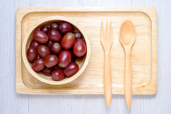 포토 JPG 해외이미지 식물 열매 음식 백그라운드 농업 과일 재료 자연 포도 건강 사람없음 목재 빨간색 초록색 숟가락 보라색 식사 흰색 나뭇가지 신선 사발 달콤 맛 다발 유기농 내추럴 숙성 해외202004 해외포토 나무 웰빙 산업 컬러 컨셉 수저 사기그릇 생태계 파일형식 이미지허브