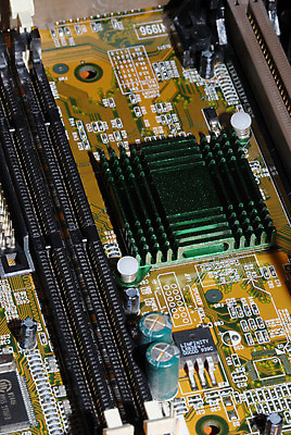 포토 JPG 해외이미지 산업 과학 백그라운드 패턴 부분 엄마 추상 실내 사람없음 초록색 파란색 전자제품 컴퓨터 줄무늬 장비 네트워크 연결 작음 순환 반도체 전자 진행 메인보드 복잡 콘덴서 프로세서 해외202004 해외포토 컬러 컨셉 무늬 가족 모션 내부 크기 파일형식 이미지허브