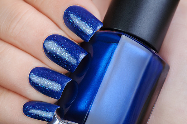 포토 JPG 해외이미지 손 손가락 근접촬영 신체부위 파란색 화장품 손톱관리 네일아트 손톱 매니큐어 스타일 해외202004 해외포토 뷰포인트 컬러 사람 뷰티 파일형식 이미지허브