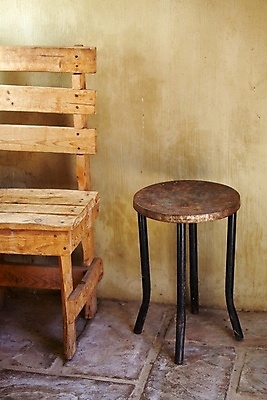 포토 JPG 해외이미지 전통 라이프스타일 외관 커피 음식 벽 가구 백그라운드 의자 포장 건축양식 탁자 날씨 휴식 거리 주택 그림자 앉기 사람없음 야외 목재 농장 갈색 마을 상점 식당 침묵 카페 시골 도시 얼룩 클래식 우아함 복고 장면 놋쇠 옛날 피자집 핸드메이드 스타일 해외202004 해외포토 나무 건축 음료 컬러 생활용품 컨셉 농업 재료 모션 건물 생활 소리 파일형식 이미지허브