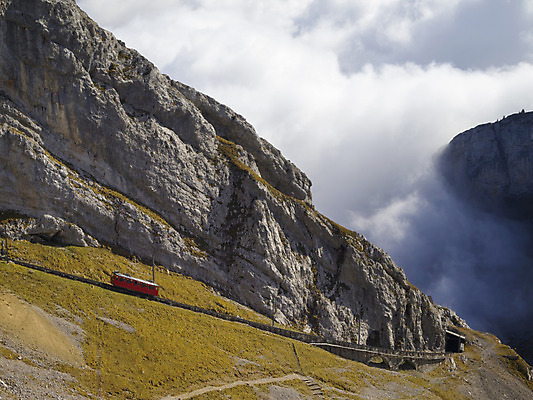 포토 JPG 해외이미지 유럽 여행 이동 모션 자연 산 풍경 경사 사람없음 여행객 기차 바퀴 역 스위스 언덕 속도 톱니바퀴 오르기 알프스 좁은 마차 기어 통과 선로 신발장 울퉁불퉁 절정 해외202004 해외포토 나라 육상교통 교통수단 컨셉 교통시설 대중교통 사람 생태계 파일형식 이미지허브