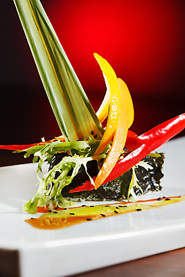 포토 JPG 해외이미지 문화 음식 잎 채소 고추 밥 건강 육류 어류 요리 동양인 사람없음 빨간색 초록색 식당 일본 식사 저녁식사 초밥 신선 해조류 맛 참치 먹기 장어 레몬 해산물 준비 날것 롤 깨 연어 후추 동쪽 점심식사 해외202004 해외포토 식물 아시아 컬러 컨셉 과일 식재료 모션 인종 상점 수중동물 조미료 해양식물 방향 향신료 일본음식 파일형식 이미지허브