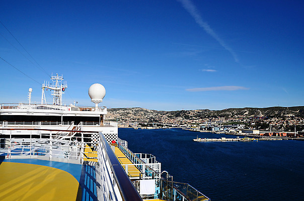 포토 JPG 해외이미지 구름 응시 산업 바다 여행 비즈니스 건축양식 휴가 휴식 사람없음 여름 빛 맑음 수영 힘 기계 운전 화물 보트 고급 목표 승차 크루즈 보안 포트 천국 루트 요금 해외202004 해외포토 자연요소 시선 계절 건축 컨셉 배_교통 모션 날씨 안전 운송업 수상스포츠 파일형식 이미지허브