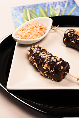 포토 JPG 해외이미지 2 과일 부분 디저트 바나나 사탕 사람없음 세로 초콜릿 대접 달콤 서빙 아몬드 해외202004 해외포토 음식 견과류 맛 파일형식 이미지허브