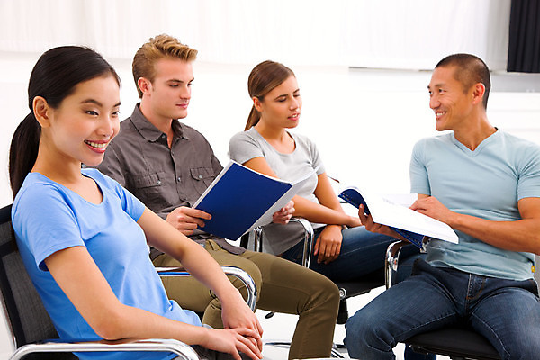 포토 JPG 해외이미지 직업 남자 행복 종이 사업가 성공 협력 갈색머리 실내 설명 미소 앉기 여러명 성인 캐주얼 친구 사무실 듣기 작업 그룹 계획 결합 스마트 동료 상담 파일 바쁨 폴더 나눔 해외202004 해외포토 헤어스타일 옷 감정 다수 컨셉 비즈니스 관계 모션 표정 사람 내부 파일형식 이미지허브