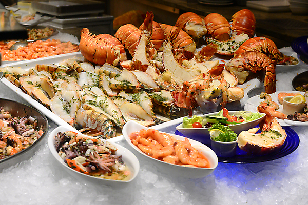 포토 JPG 해외이미지 접시 유럽 음식 조개 새우 거리 요리 사람없음 식당 얼음 샐러드 추위 신선 오스트리아 시장 바닷가재 해산물 잘츠부르크 해외202004 해외포토 자연요소 식기 나라 어패류 갑각류 상점 가재 파일형식 이미지허브