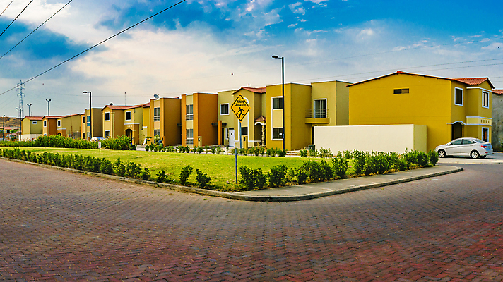 포토 JPG 해외이미지 외관 건축양식 교실 자연 아파트 주택 파노라마 풍경 사람없음 건물 미국 중앙 커뮤니티 에콰도르 연립주택 이웃 남쪽 교외 해외202004 해외포토 건축물 교육 건축 북아메리카 학교 촬영기법 남아메리카 방향 생태계 파일형식 이미지허브