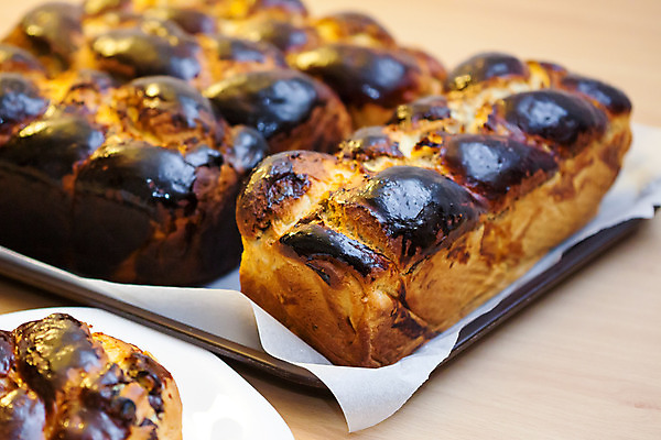 포토 JPG 해외이미지 전통 음식 빵 백그라운드 크리스마스 디저트 건강 사람없음 목재 갈색 케이크 빵집 흰색 신선 달콤 맛 아침식사 설탕 밀 굽기 슬라이스 반죽 밀가루 덩어리 건포도 고립 시나몬 엮은 페스츄리 핸드메이드 해외202004 해외포토 나무 기념일 컬러 컨셉 재료 포도 곡류 상점 식사 가루 구이 건과일 파일형식 이미지허브