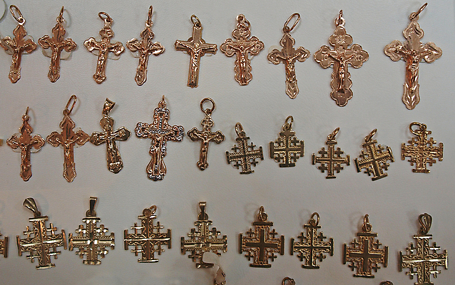 포토 JPG 해외이미지 모양 아이콘 전통 디자인 옷 기독교 종교 십자가 목걸이 부활절 사람없음 장식 빛 교회 희망 천주교 기도 하트 화려 영혼 황금 우아함 보석 심볼 고딕 신앙심 팬던트 스타일 해외202004 해외포토 기념일 감정 컨셉 장신구 종교건축 건물 광석 파일형식 이미지허브