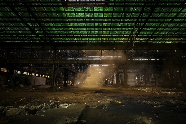 포토 JPG 해외이미지 산업 벽 백그라운드 건축양식 창문 공장 날씨 바닥 실내 그림자 사람없음 내부 건물 빛 햇빛 금속 검은색 어둠 방 수확 도시 복도 큼 버리기 창고 부식 천장 수납 격납고 그런지 깨짐 옛날 오싹 해외202004 해외포토 건축물 건축 컬러 컨셉 농업 공업 모션 재질 태양 크기 파일형식 이미지허브