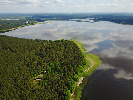 포토 JPG 해외이미지 유럽 호수 백그라운드 밭 자연 추상 안테나 풍경 사람없음 야외 초록색 물 여름 반사 시골 드론 조감도 해외202004 해외포토 자연요소 계절 나라 컬러 무늬 농업 통신 생태계 파일형식 이미지허브