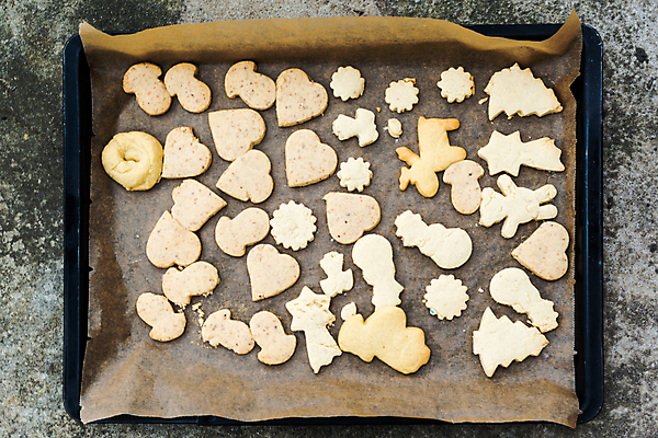포토 JPG 해외이미지 행복 별 어린이 음식 크리스마스 휴가 디저트 주택 쟁반 요리 사람없음 장식 갈색 쿠키 주방 얼음 빵집 기다림 오븐 달콤 맛 설탕 굽기 준비 날것 밀가루 페스츄리 핸드메이드 해외202004 해외포토 자연요소 기념일 감정 빵 컬러 컨셉 모션 사람 건물 상점 가전제품 가루 구이 파일형식 이미지허브