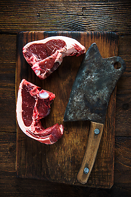 포토 JPG 해외이미지 음식 조각 탁자 뼈 마늘 육류 스테이크 요리 사람없음 목재 주방 식당 소고기 시골 신선 양 그릴 바비큐 자르기 굽기 허브 준비 날것 머리위 후추 양고기 로즈메리 갈비뼈 점심식사 단백질 절임 해외202004 해외포토 나무 식물 가구 채소 식재료 재료 포유류 모션 주방용품 서양음식 상점 식사 구이 향신료 영양소 파일형식 이미지허브