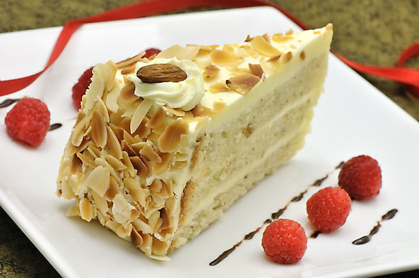 포토 JPG 해외이미지 접시 리본 음식 조각 과일 디저트 창조 사람없음 장식 빨간색 케이크 식당 축제 식사 흰색 화려 우아함 달콤 유혹 굽기 크림 만족 슬라이스 산딸기 아몬드 층 완벽 페스츄리 해외202004 해외포토 식기 감정 빵 컬러 컨셉 상점 견과류 맛 구이 파일형식 이미지허브