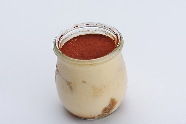 포토 JPG 해외이미지 실내 사람없음 한개 흰배경 푸딩 티라미수 해외202004 해외포토 1 백그라운드 디저트 내부 흰색 파일형식 이미지허브