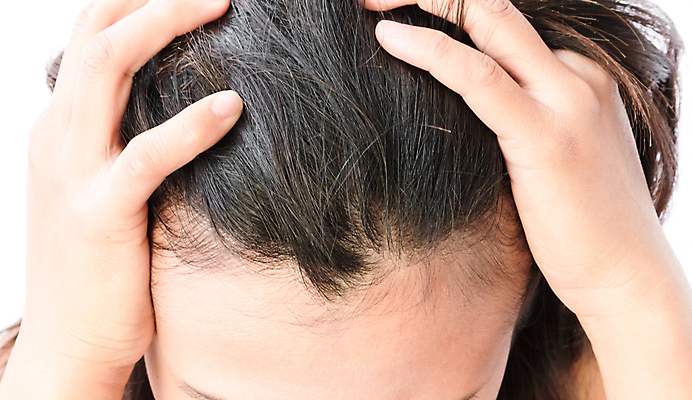 포토 JPG 해외이미지 여자 한명 성인 뷰티 머리카락 머리 잡기 흰배경 두피 두피관리 두피케어 탈모 탈모클리닉 성인여자한명만 해외202004 탈모예방 해외포토 1 백그라운드 모션 사람 신체부위 흰색 예방 클리닉 헤어관리 증상 여자한명만 성인여자만 파일형식 이미지허브