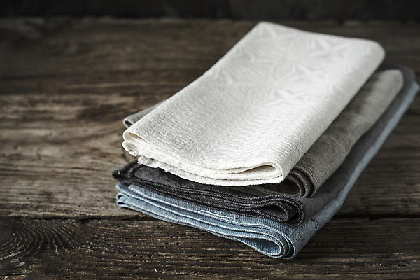 포토 JPG 해외이미지 장신구 탁자 요리 사람없음 목재 가로 파란색 세트 주방 회색 흰색 직물 면 수집 냅킨 모음 아마 해외202004 해외포토 나무 꽃 컬러 가구 재료 한글 파일형식 이미지허브