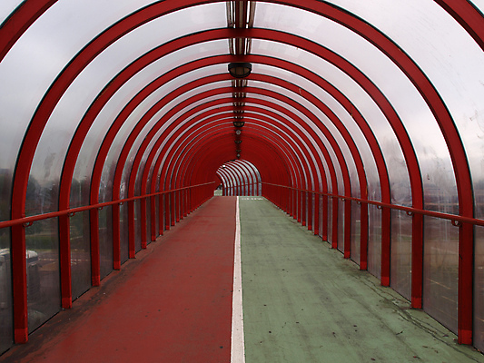 포토 JPG 해외이미지 길 거리 사람없음 빨간색 초록색 자전거 보행자 터널 통로 아치 방법 해외202004 해외포토 컬러 바이크 파일형식 이미지허브