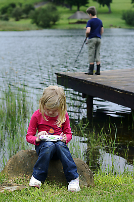 포토 JPG 해외이미지 백인 라이프스타일 남자 행복 호수 어린이 선 스포츠 가족 자연 놀이 아침 낚시 휴가 부츠 앉기 풍경 소년 취미 야외 두명 목재 물 여름 컴퓨터 청춘 항구 봄 게임 연못 잡기 작음 낚시꾼 주말 동영상 언니 얼레 위로 남동생 베이스 해외202004 해외포토 주간 자연요소 서양인 나무 계절 감정 신발 컨셉 재료 관계 교통시설 모션 현악기 레저 사람 생활 전자제품 크기 생태계 자매 동생 파일형식 이미지허브